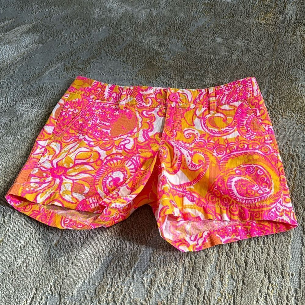 Lilly Pulitzer Callahan Short size 6 in EUC bright print all over